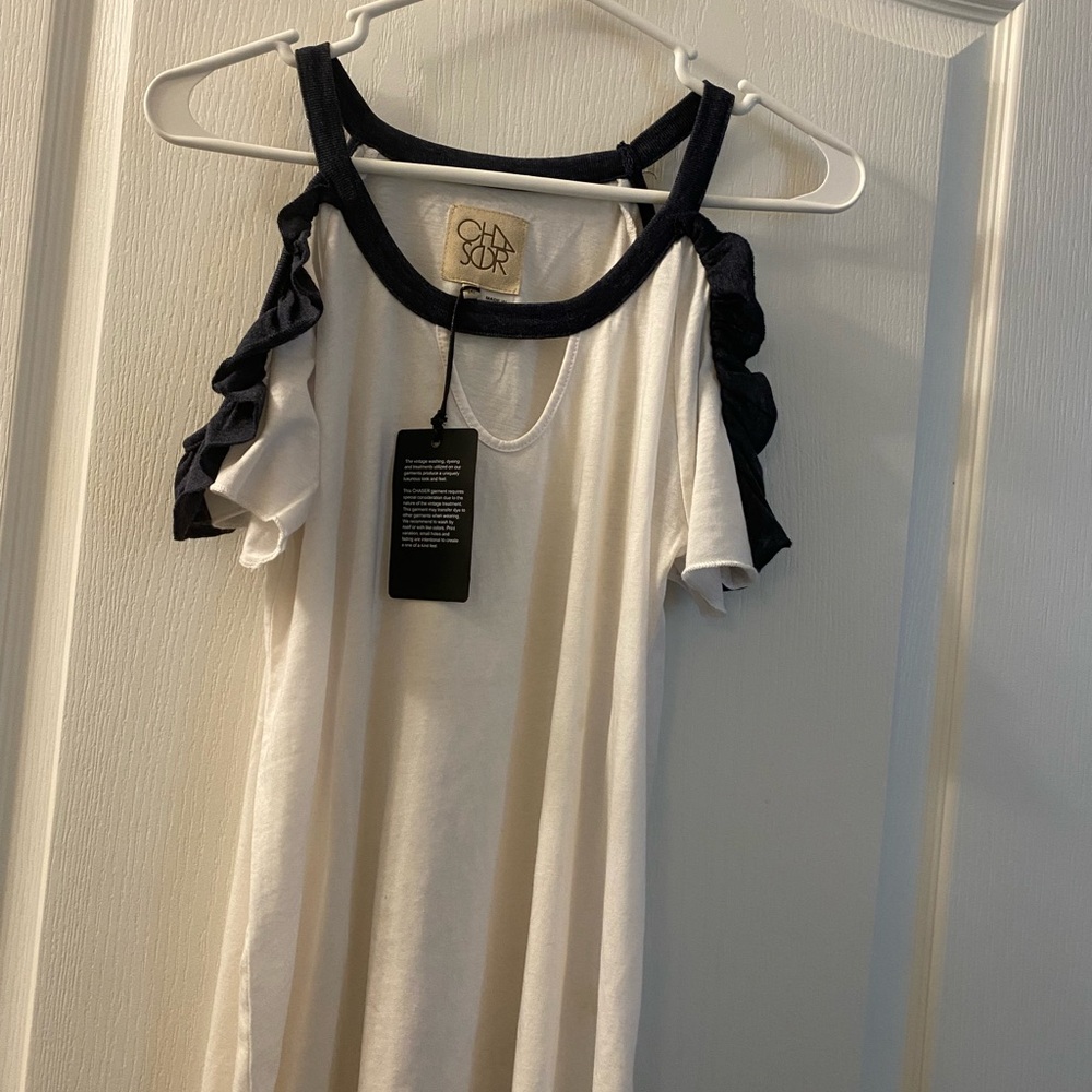 🆕Chaser White and black Cold Shoulder Top adorable ruffles. medium
